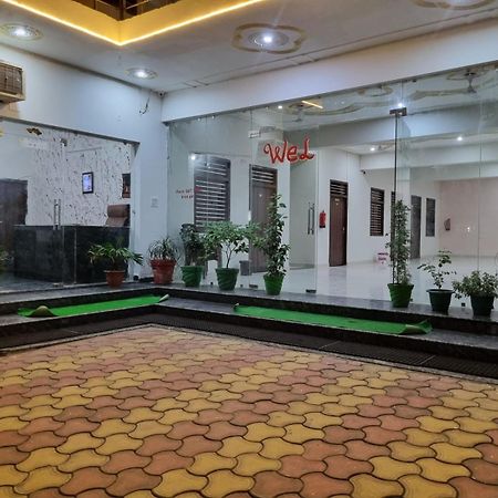 Hotel Vrindavan Prosperity מראה חיצוני תמונה